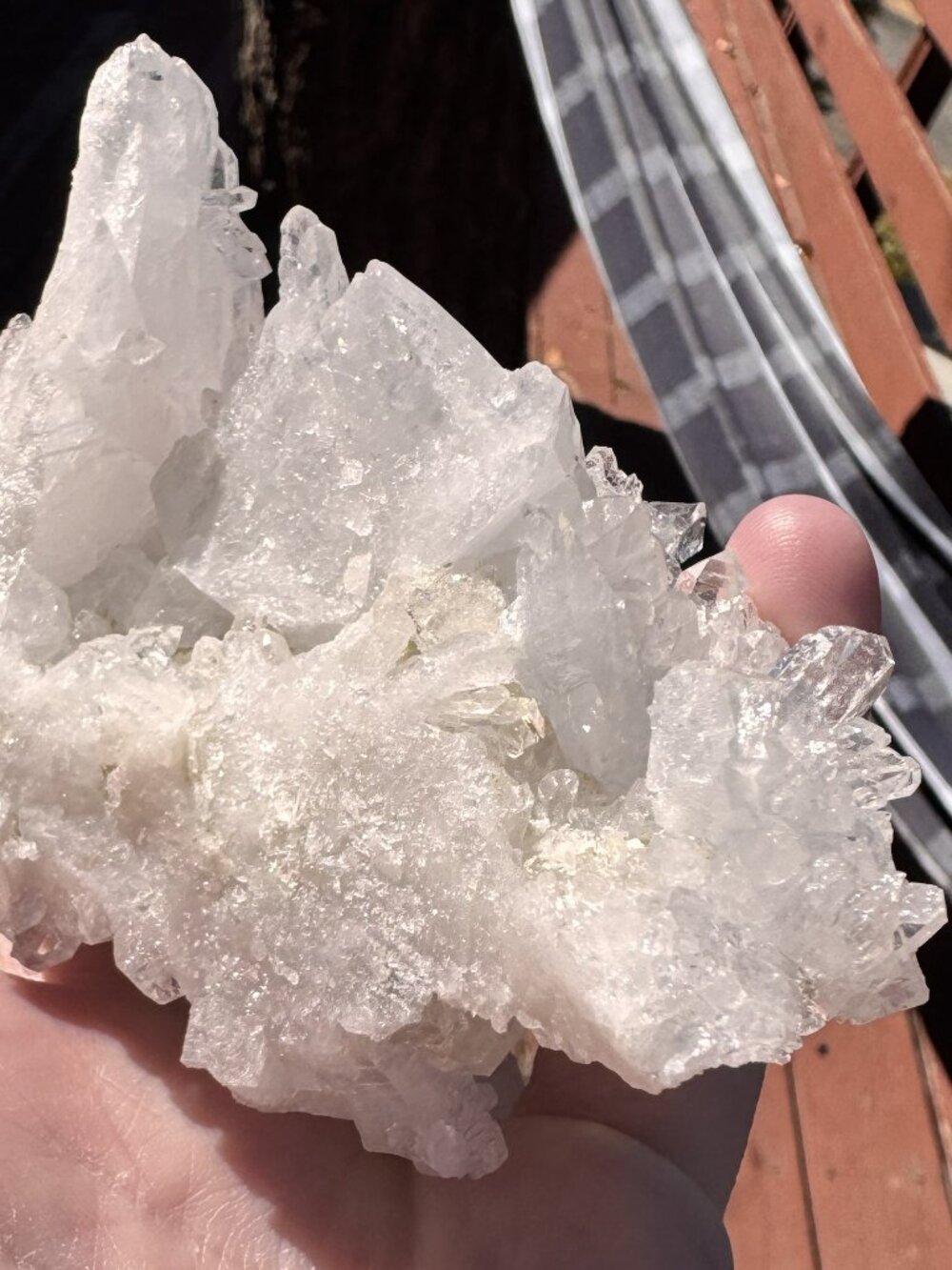 High-Clarity Multi-Directional Quartz Crystal Cluster – Palm-Sized Specimen